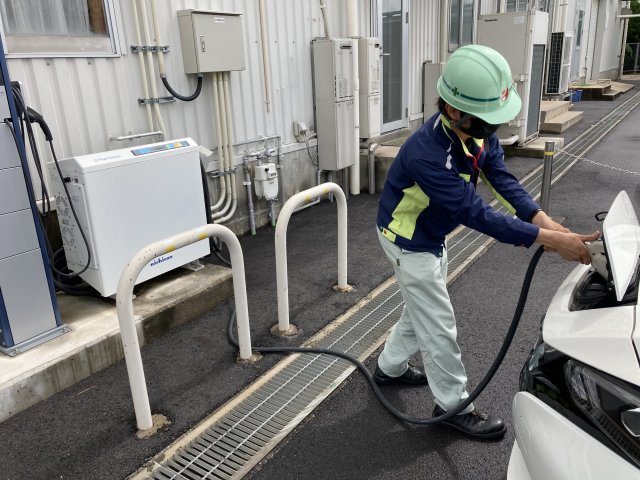 V2H：EVの電気を建物で使えるように設置しています