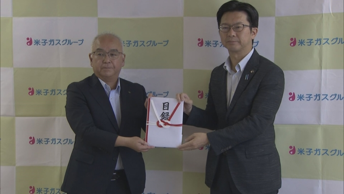 寄附贈呈式の様子